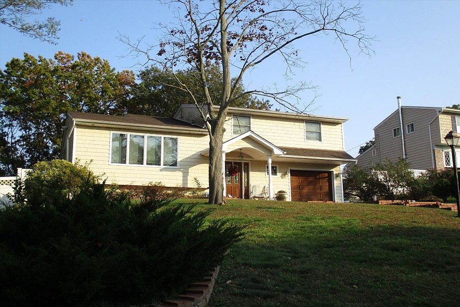 2nd image of 70 Holiday Park Dr