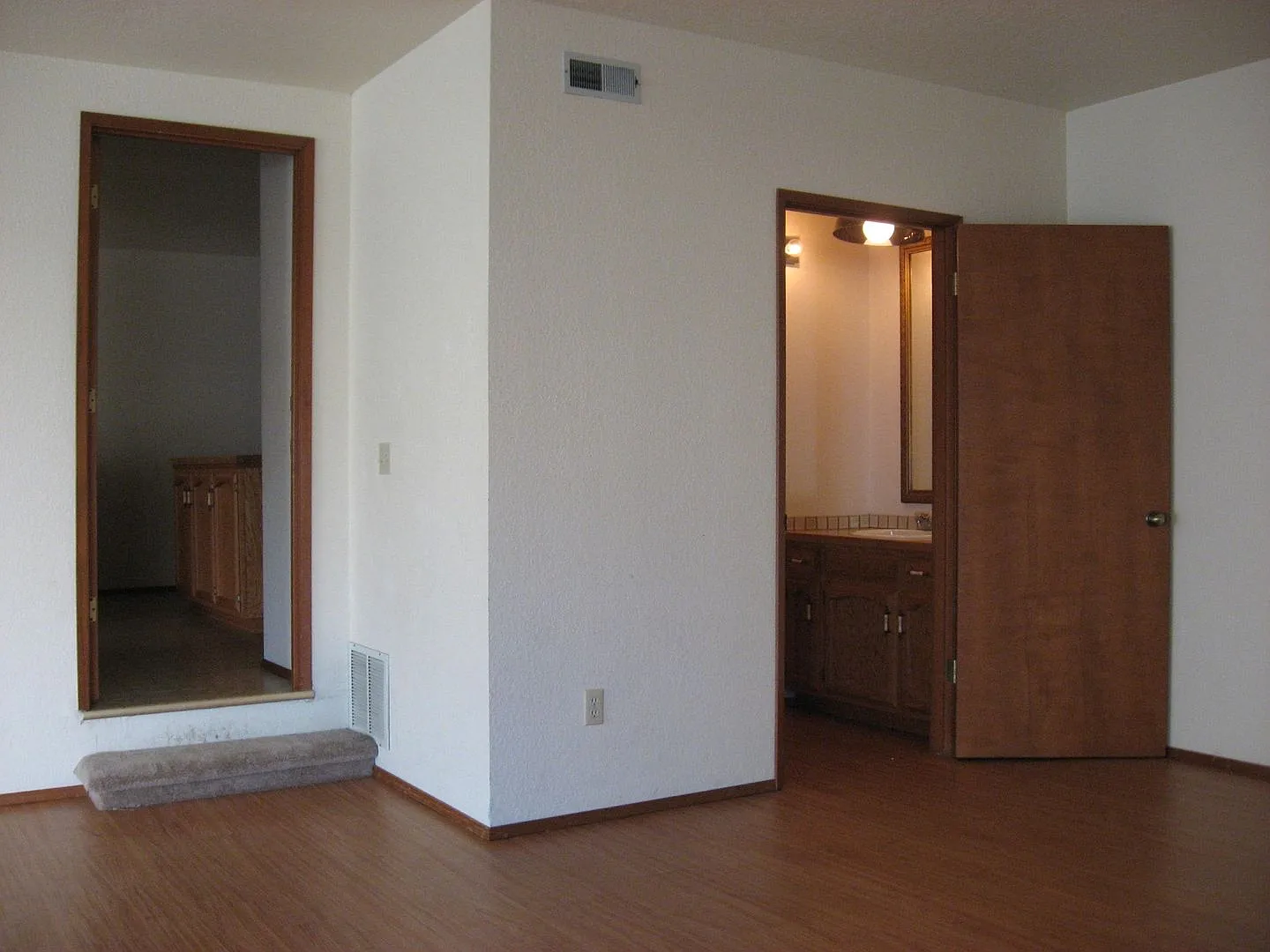 824 Jensen Duplex — Photo 4