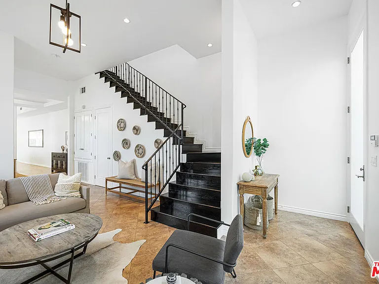 715 N Kilkea Dr #1/2 — Photo 3