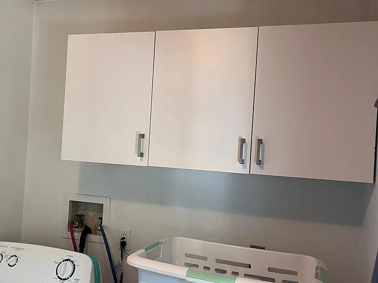 Washer and dryer hookups (appliances not included)