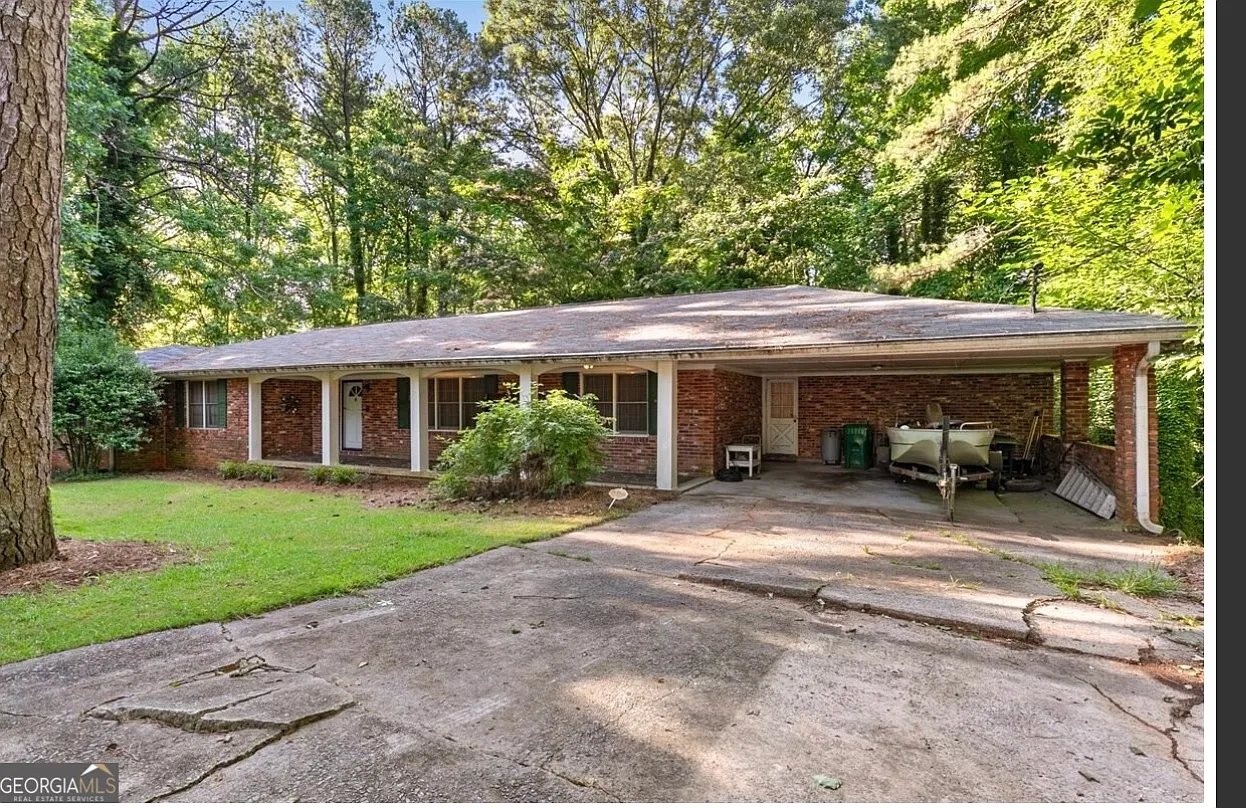 5 bed, 2736 sqft, $2,500 — Photo 1