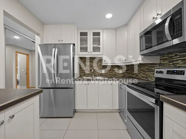 3420 Golfview Dr APT 123, Eagan, MN 55123