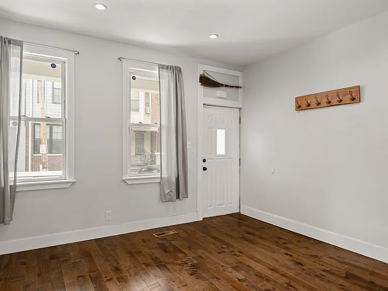 1457 N Corlies St — Photo 7