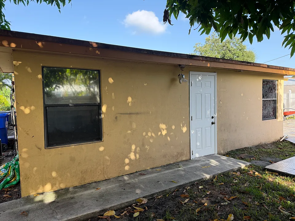 1601 SW 63rd Ter