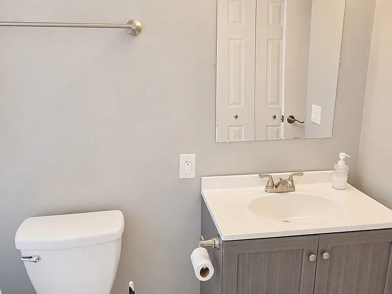 17 California Ave — Photo 9