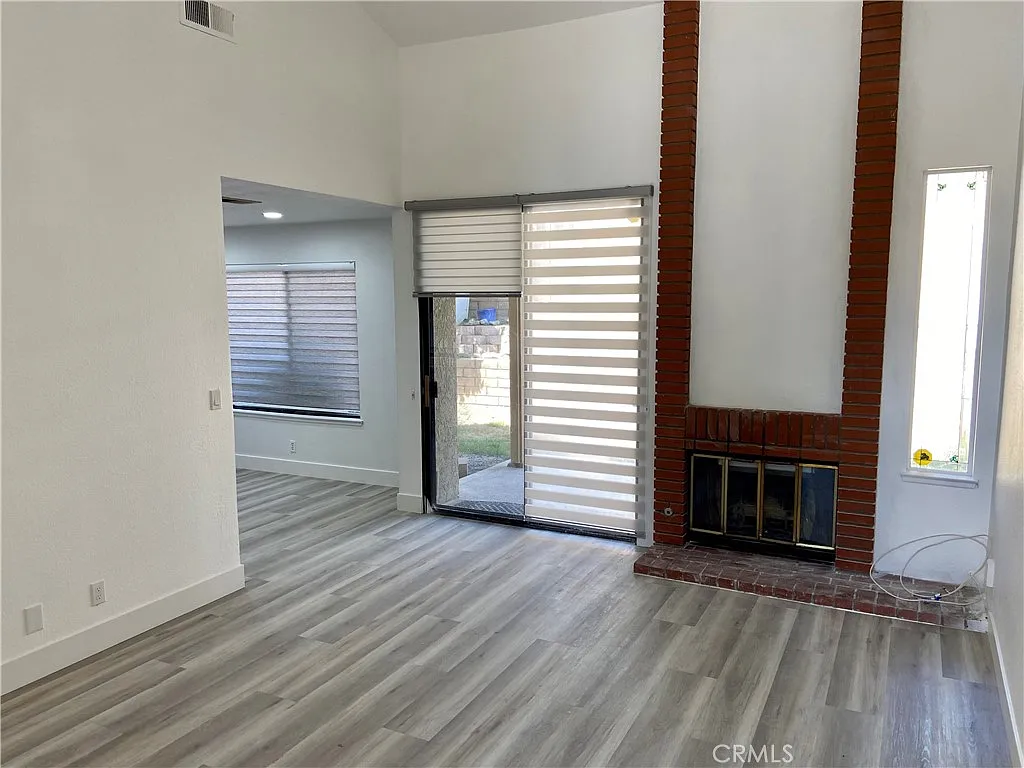 3 bed, 2.5 bath, 1034 sqft, $2,650 — Photo 2