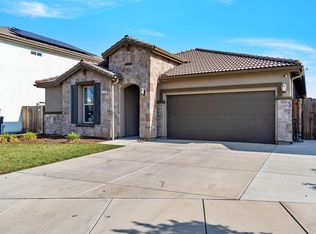 3230 N Hall Ct, Visalia, CA 93291