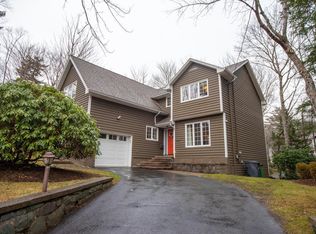 21 Forest Ln, Bedford, NS B4A 1H8