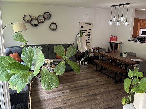 3rd image of 5550 Renaissance Ave #2