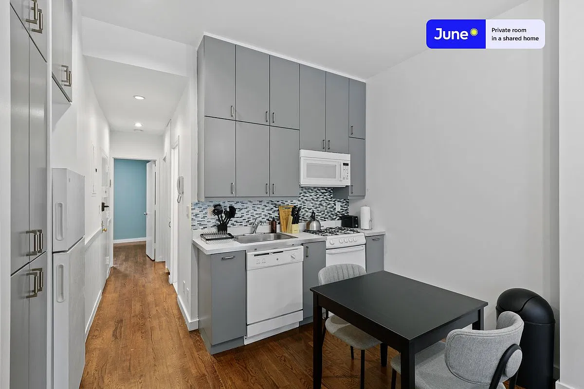 Full bedroom in 3 bed/1 bath home in Upper East Side #542 C — Photo 4