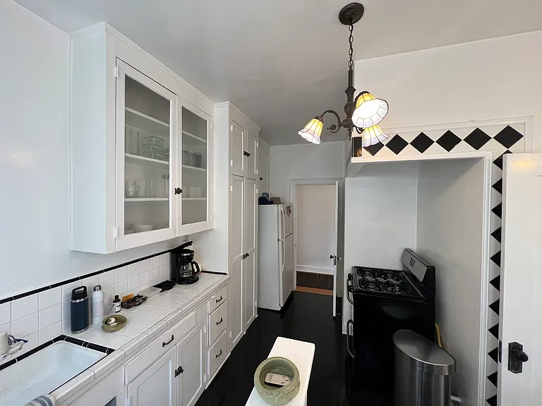 1935 N Vermont Ave #3 — Photo 6