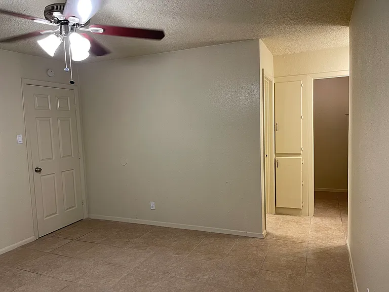 Marbach Manor Apartments — Photo 34