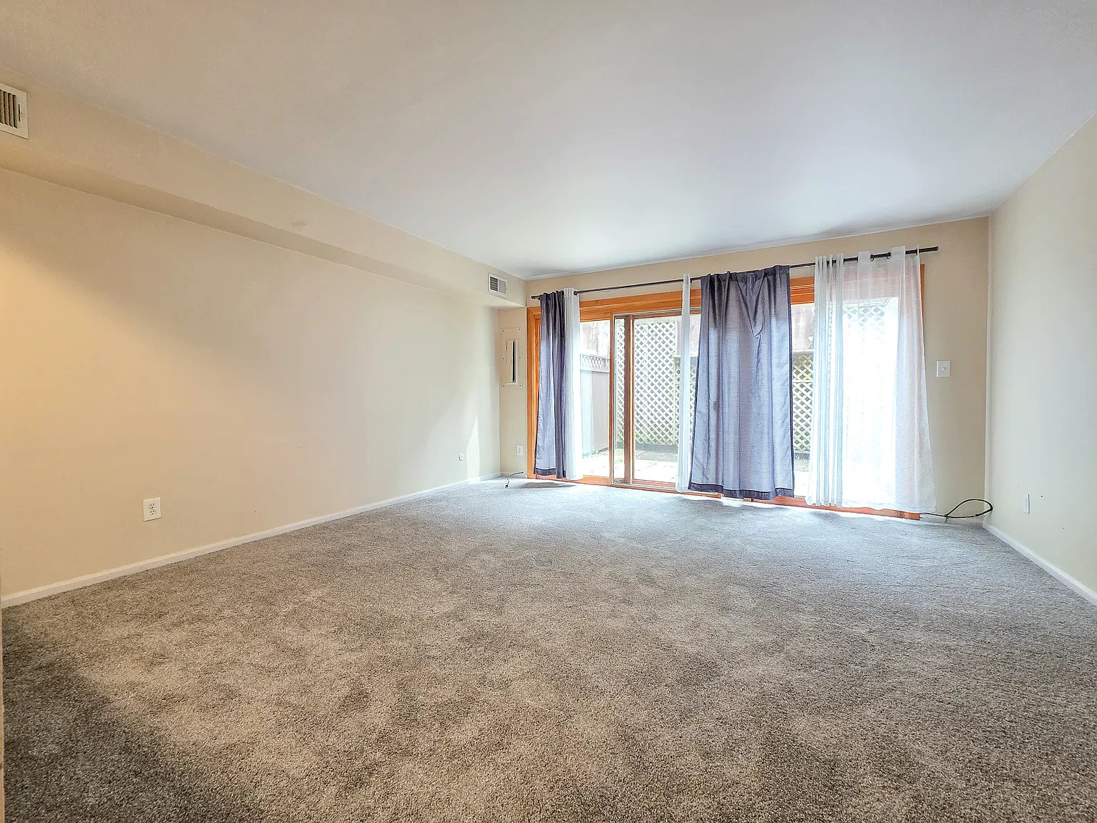 2 bed, 992 sqft, $1,500 — Photo 3