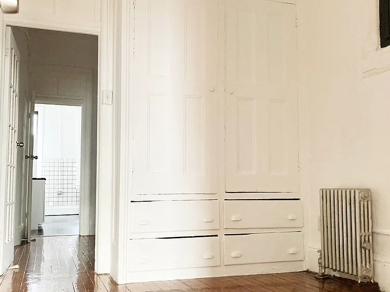 604 Manhattan Ave #4R — Photo 3