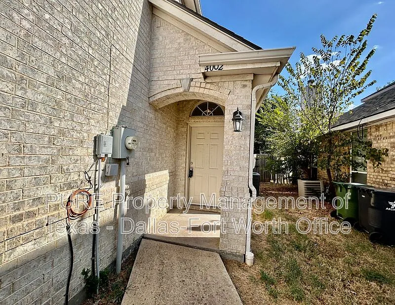 3 bed, 2.5 bath, 1392 sqft, $1,850 — Photo 3