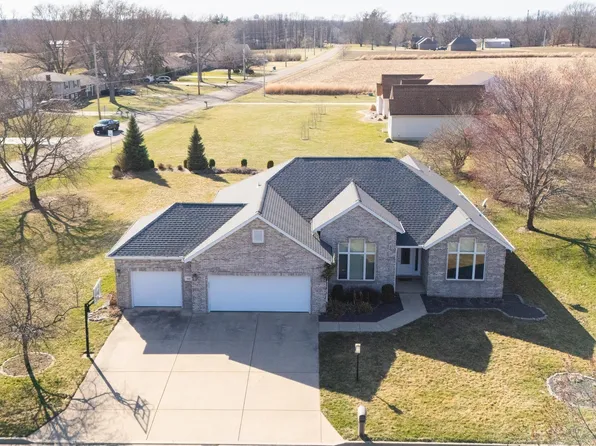 602 Country Club Ln, Pekin, IL 61554