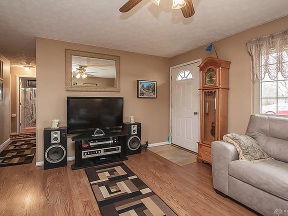 2nd image of 424 Vanessa St