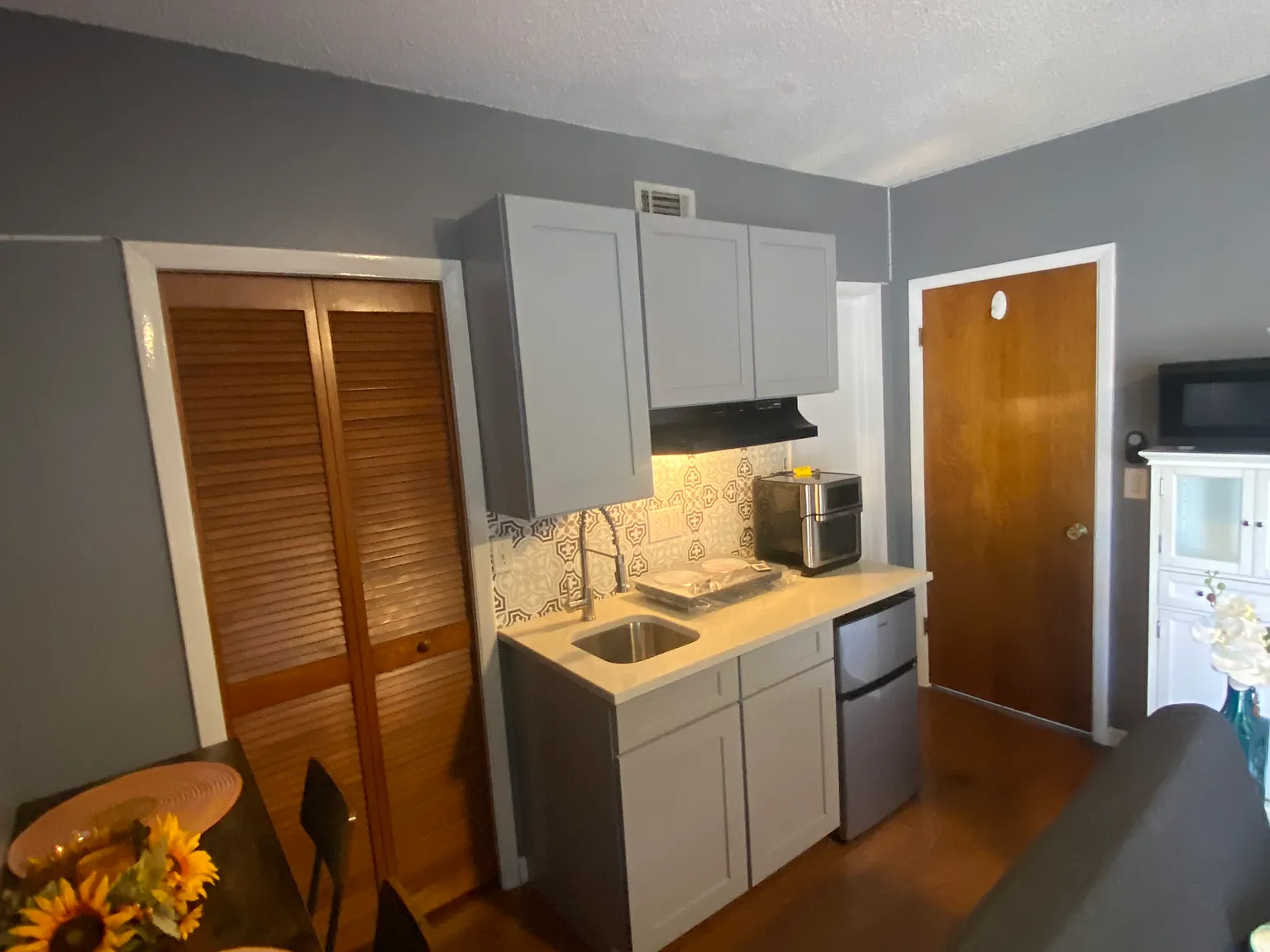 1 bed, 300 sqft, $1,350 — Photo 2