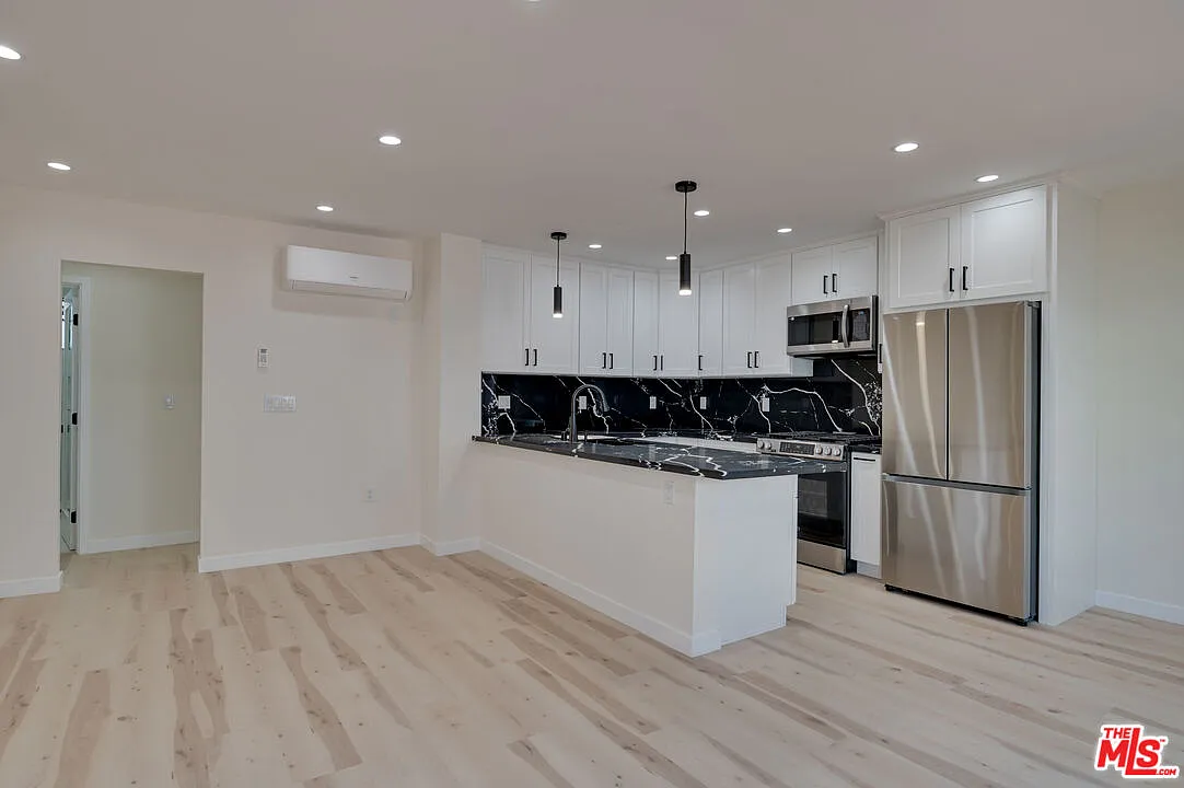 1 bed, 1.0 bath, 750 sqft, $3,450 — Photo 1