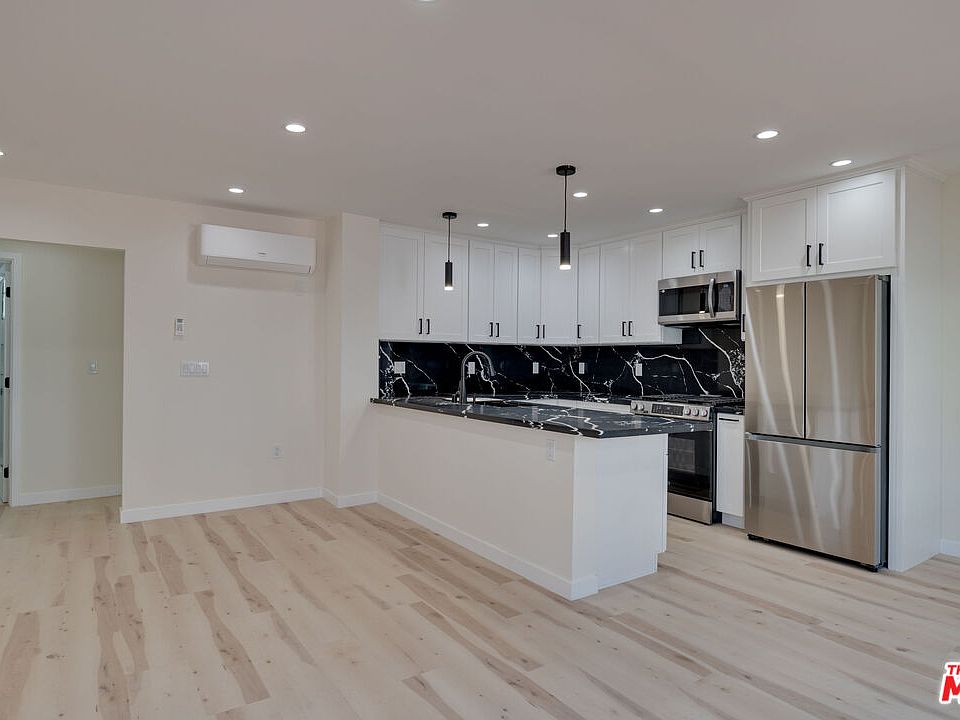 1st image of 928 N San Vicente Blvd APT 109