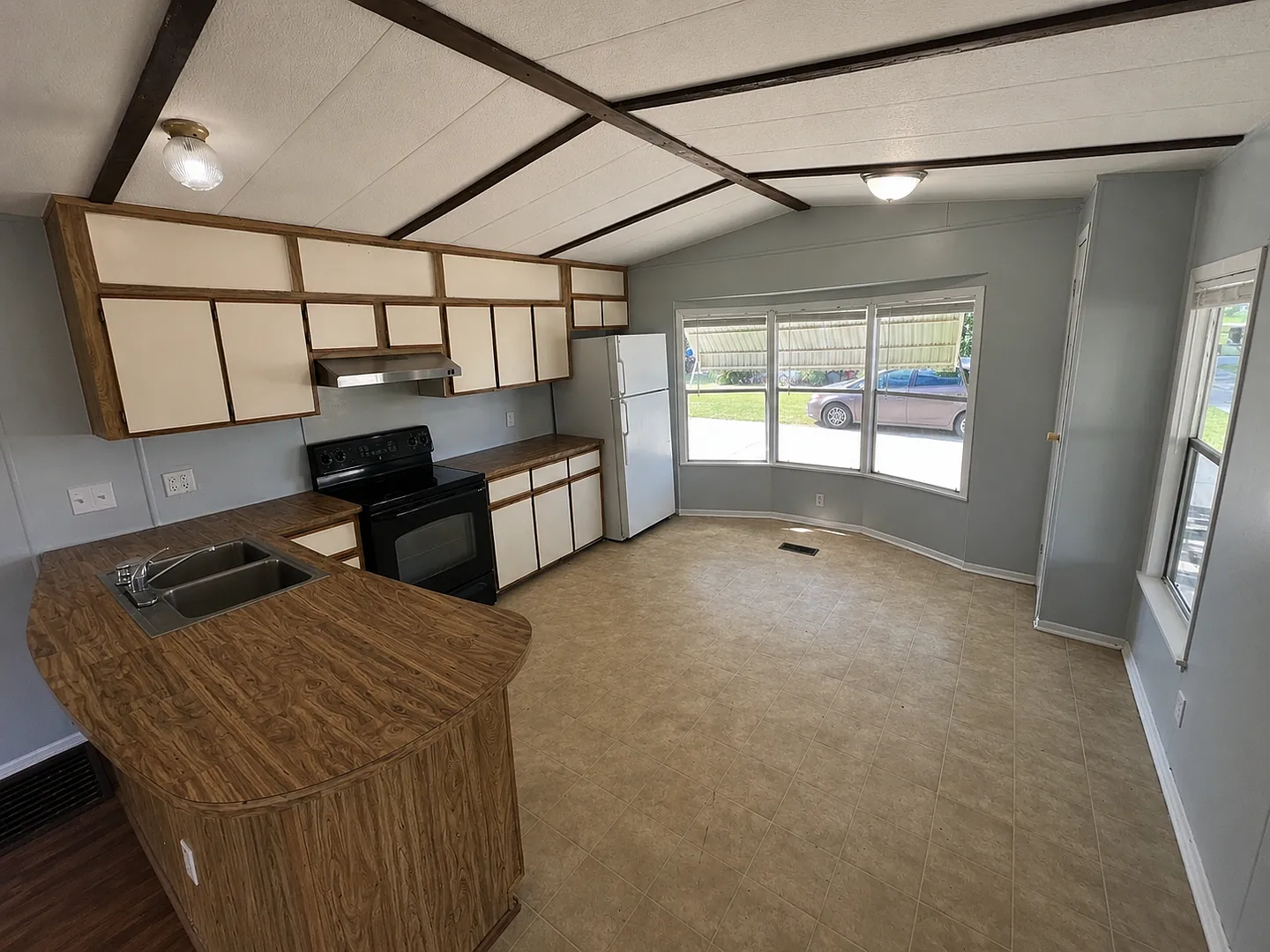 Updated 2BR/1BA Wesley Chapel Mobile Home w/ Carport Utilities Included! — Photo 4