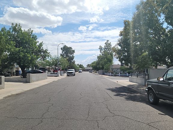 4th image of 2243 N 47th Ln