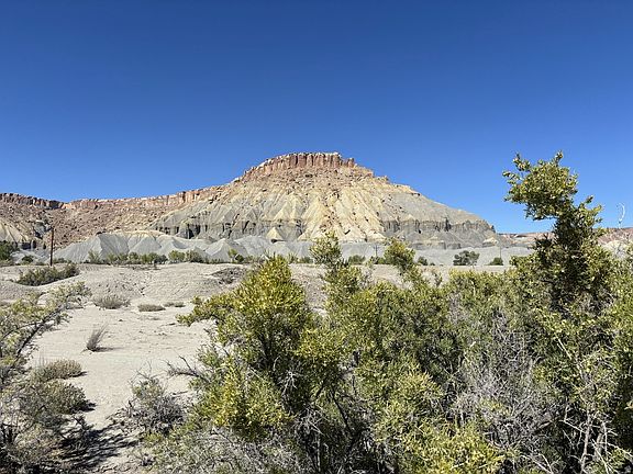 2nd image of 1950 E Highway 24
