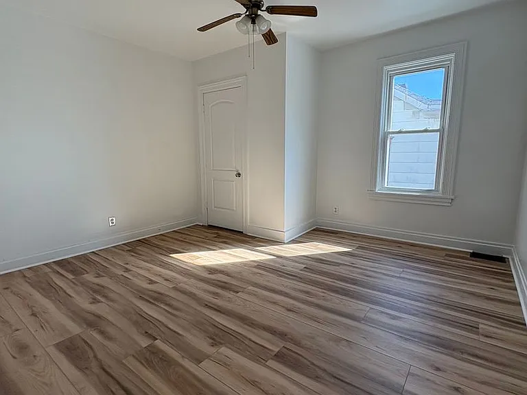 156 E Penn St — Photo 12