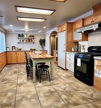 The possibilities of kitchen dining in the spacious kitchen