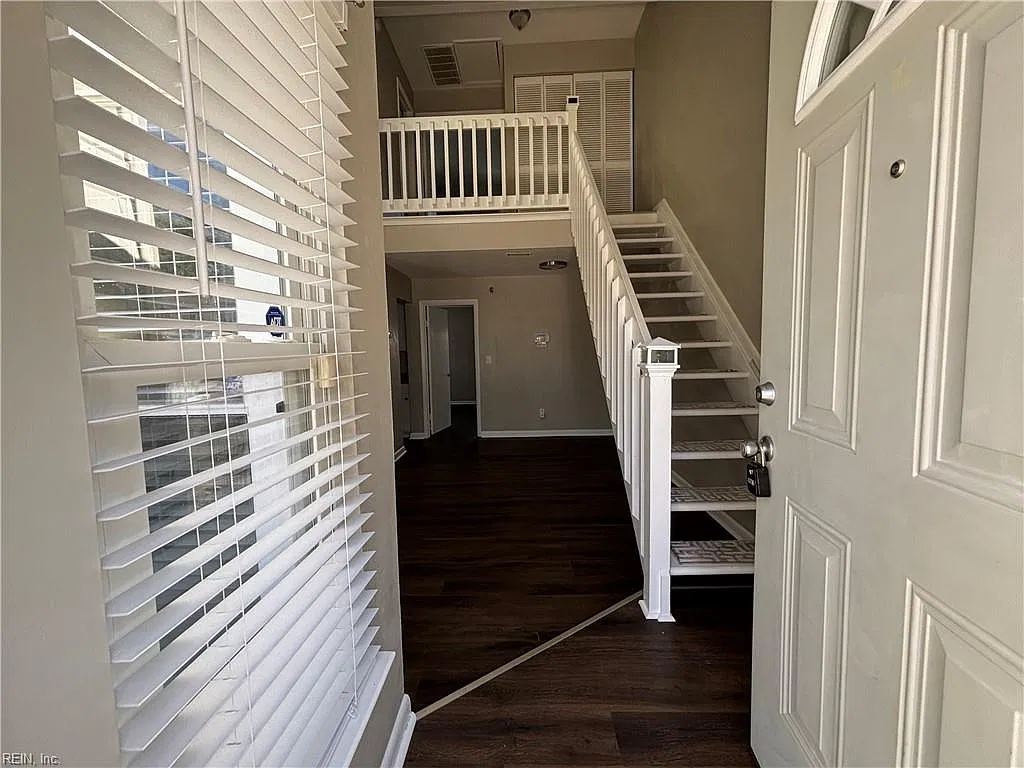 2 bed, 2.0 bath, 1024 sqft, $1,850 — Photo 2