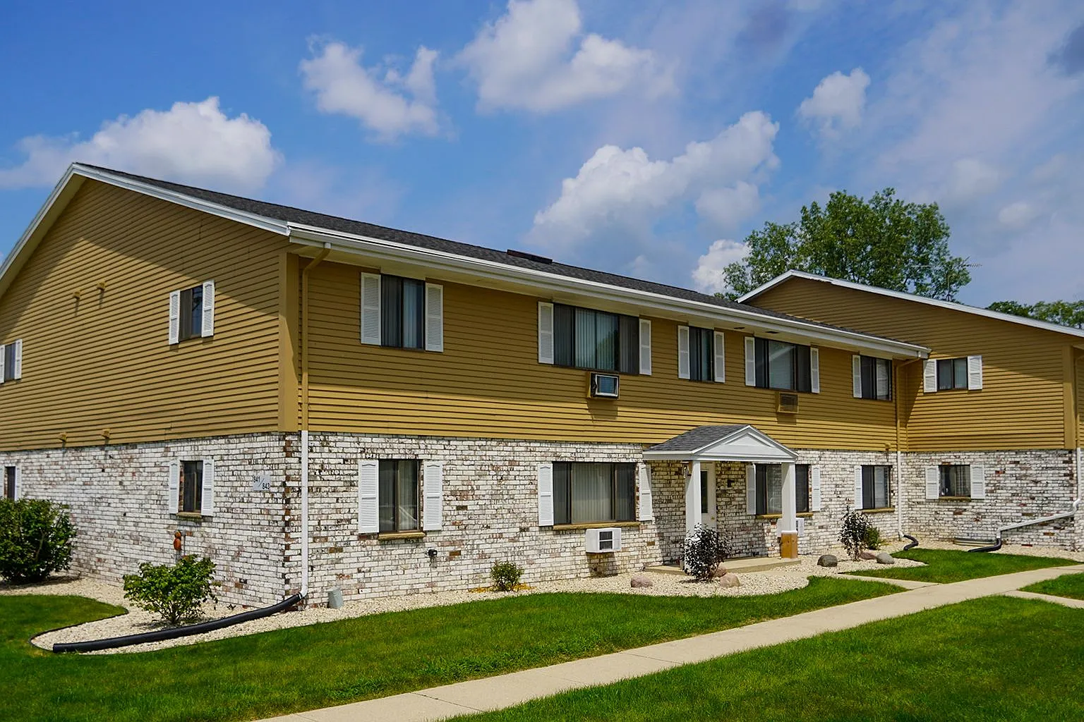 Eastern Ave. Apts — Photo 1