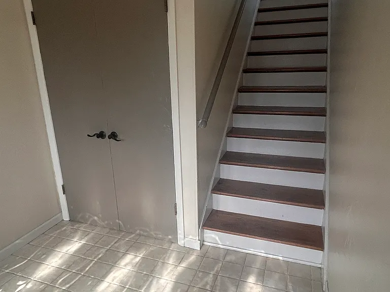 1122 Fernview Dr — Photo 3
