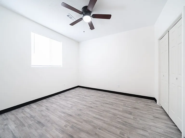 2935 E Maplewood Dr — Photo 9