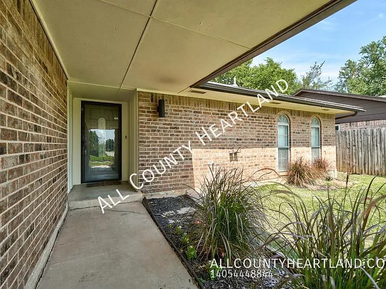 10333 Fairfax Ln — Photo 2