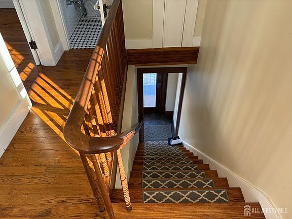 5th image of 161 W Cliff St Floor 2