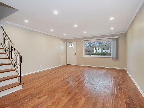 2nd image of 623 Saratoga Dr