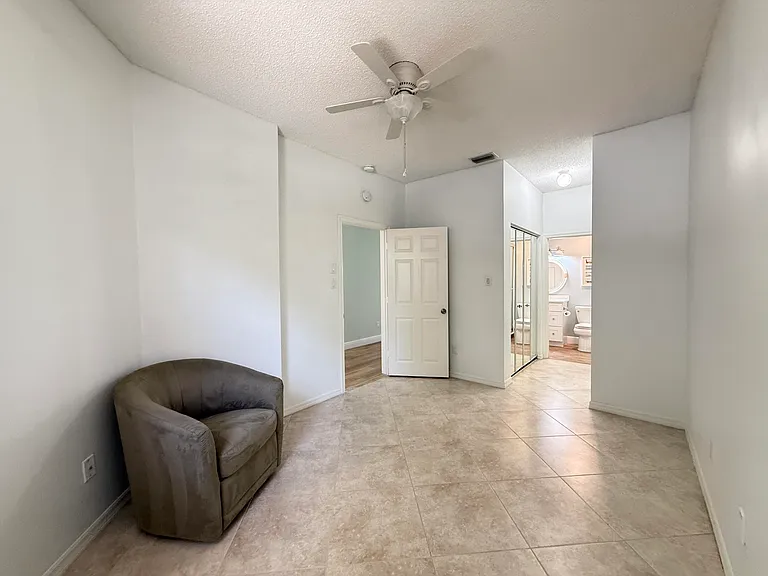 225 N Lakeshore Dr — Photo 49