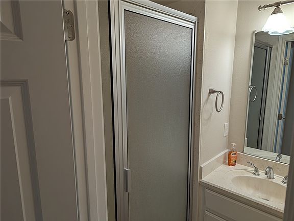 5th image of 1605 Leopard Ct