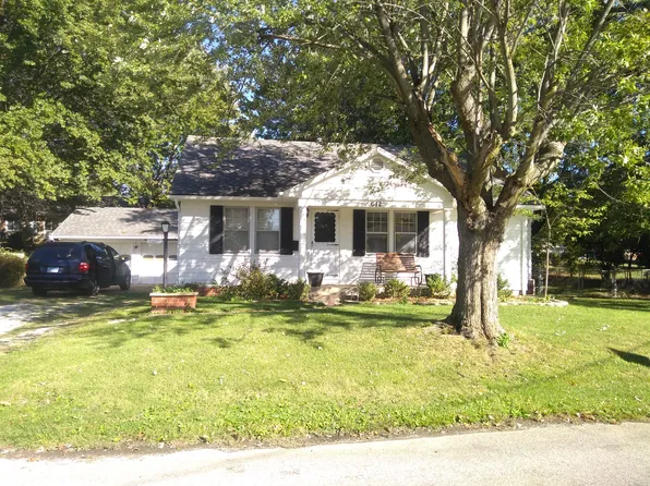 612 S Church St, Waterloo, IL 62298