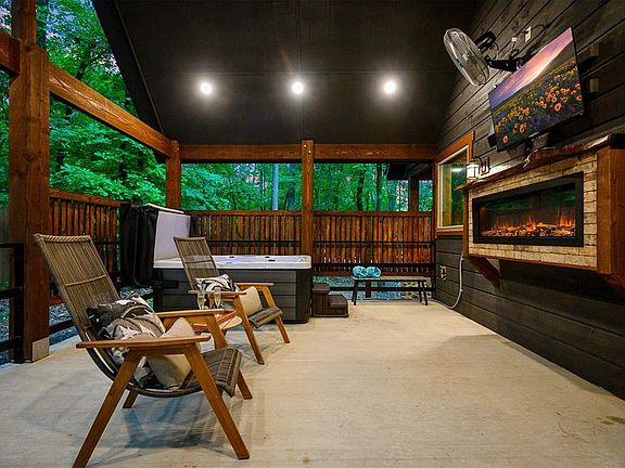 5th image of 667 Chinook Rd