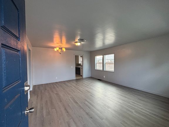 3rd image of 105 Armistead Ave