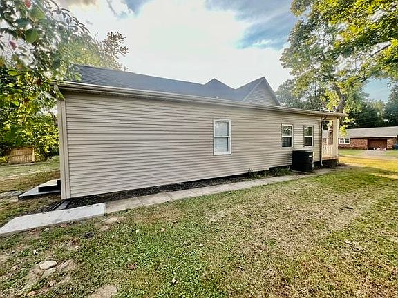 5th image of 402 Cedar St