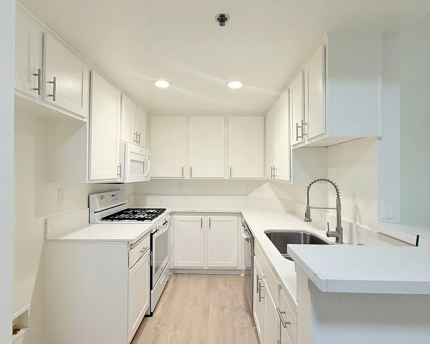 8715 Burton Way - Urban Feel Charming 2 bed 2 bath — Photo 1
