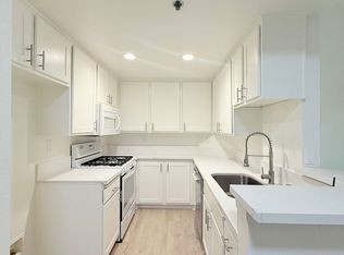 8715 Burton Way - Urban Feel Charming 2 bed 2 bath, Los Angeles, CA 90048