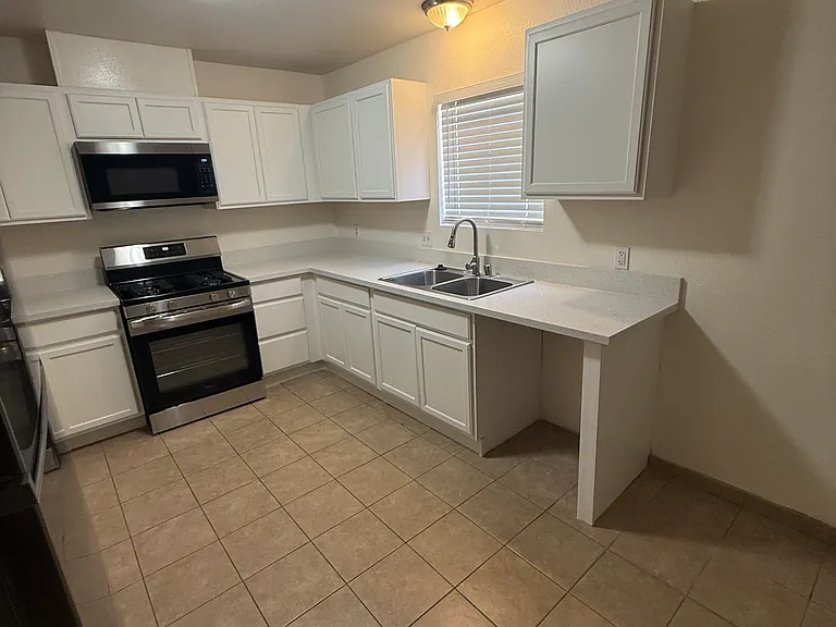 1716 Cordoba Ln #B — Photo 4