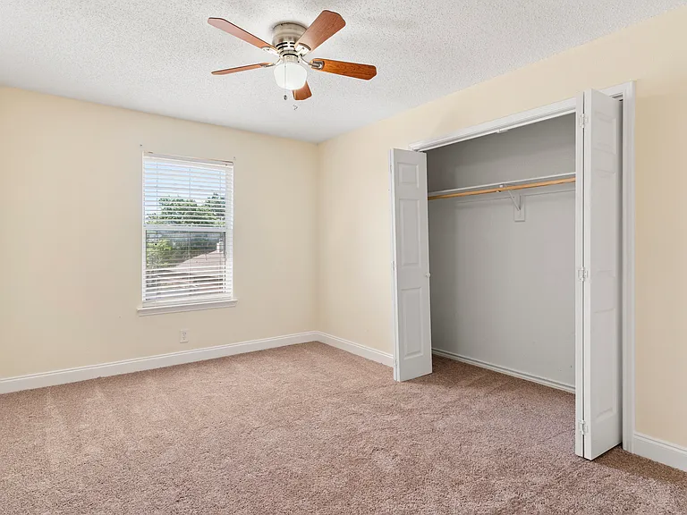 2522 Primrose Ln — Photo 23