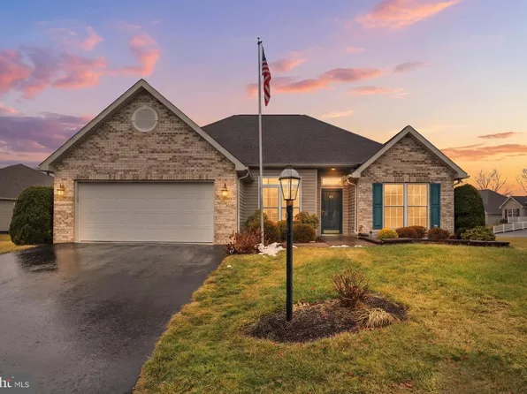 63 Longwood Dr, Mechanicsburg, PA 17050