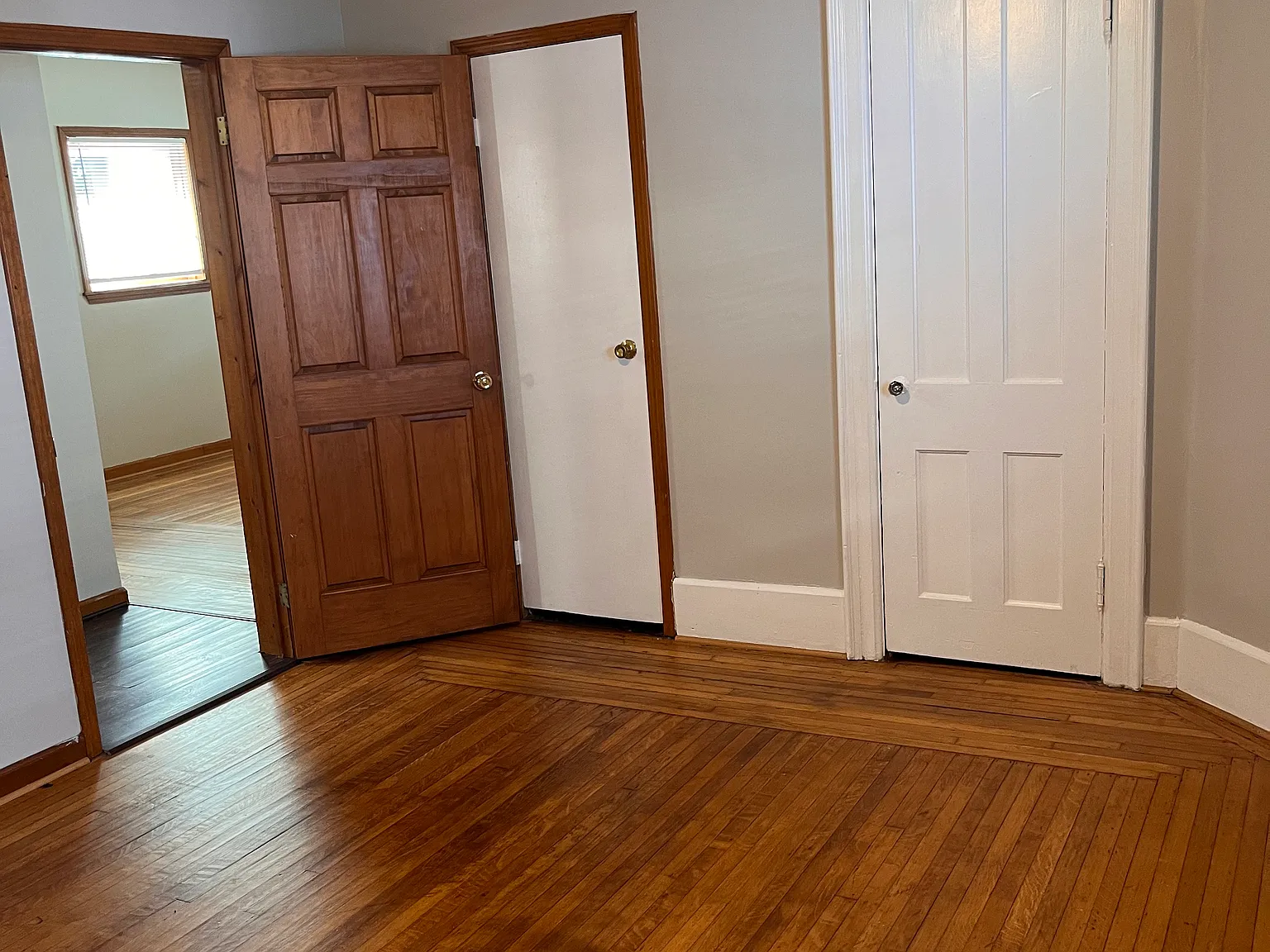 42 Harvey Ave — Photo 3