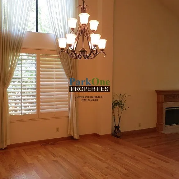 1245 Crown Ct — Photo 10