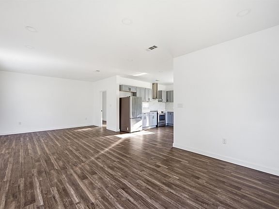 3rd image of 300 S 2nd St W